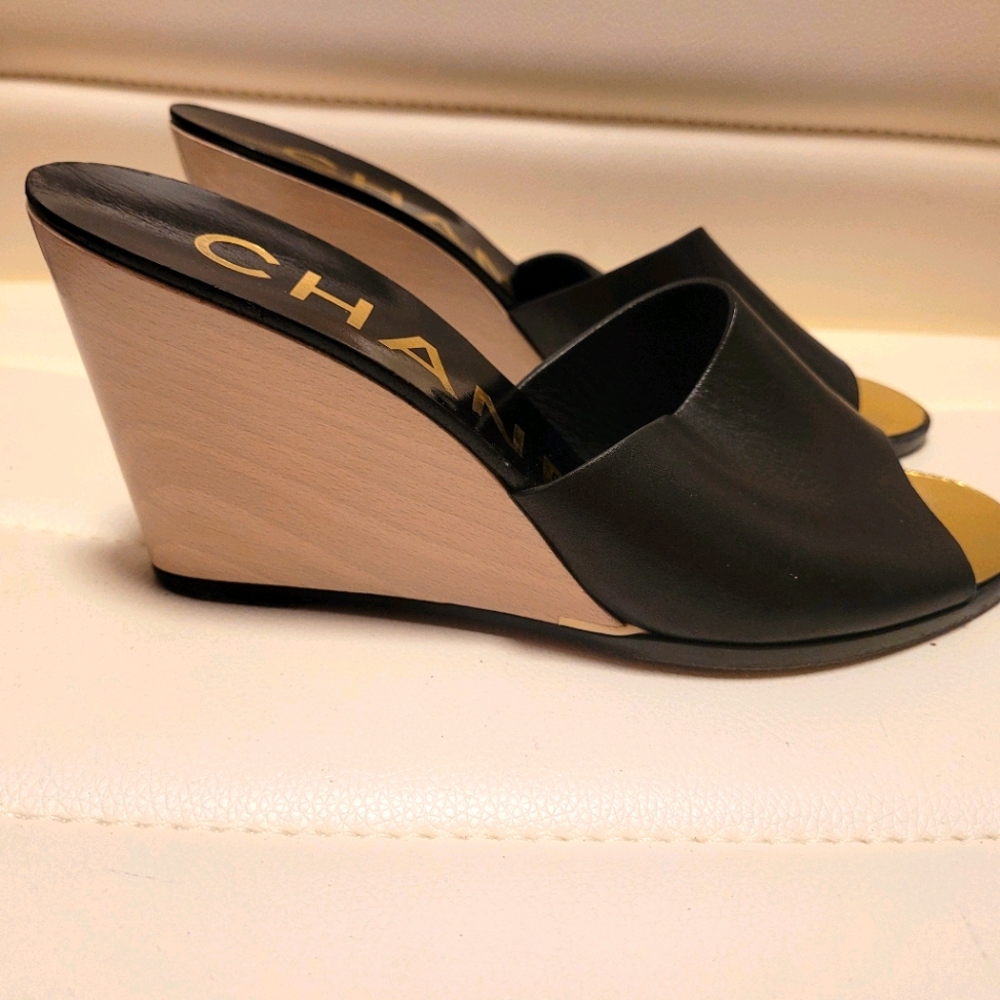 CHANEL Black Leather Wood Wedges 36